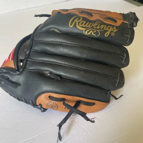 Rawlings PL100TB 10 inch right handed kids glove with 3 T-ball baseballs - Picture 5 of 9